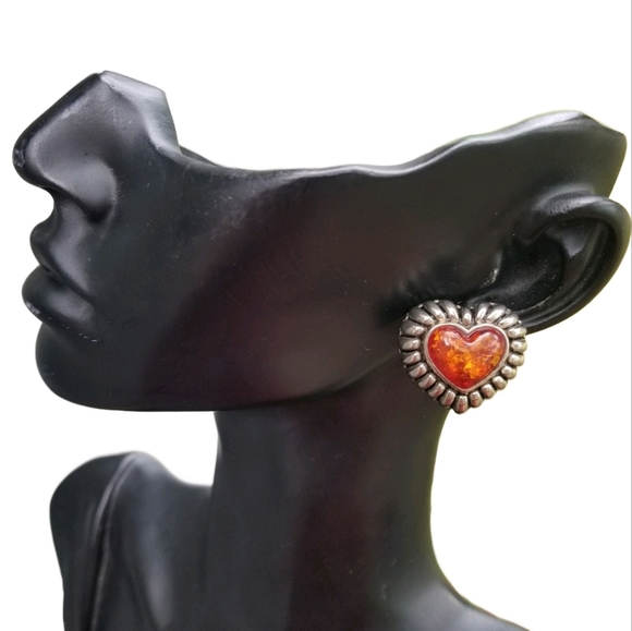 VINTAGE CHUNKY SILVERTONE & SHIMMERY AMBER COLOR CABACHON HEART EARRINGS - Picture 2 of 5